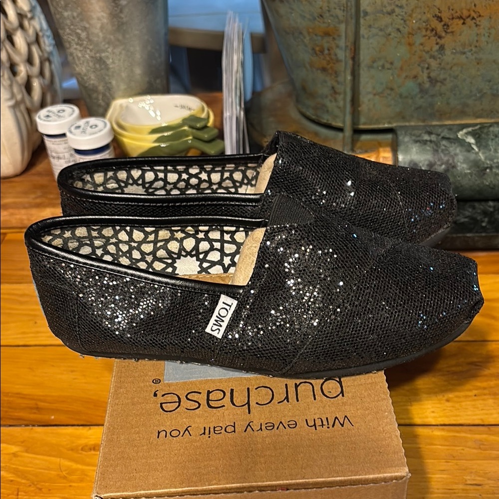 TOMS Women's Black Glitter Classics - Picture 5 of 12